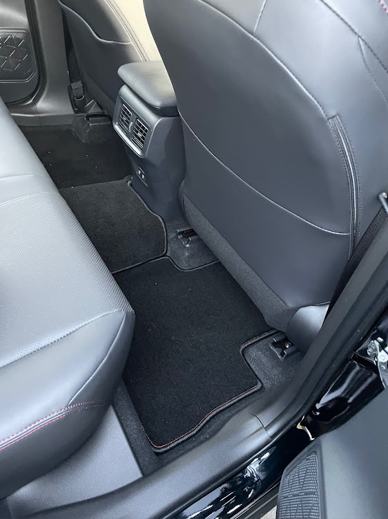 RAV4のFJ CRAFT・TOYOTA・RAV4・オフパケ・カーマットに関するカスタム事例の投稿画像3枚目