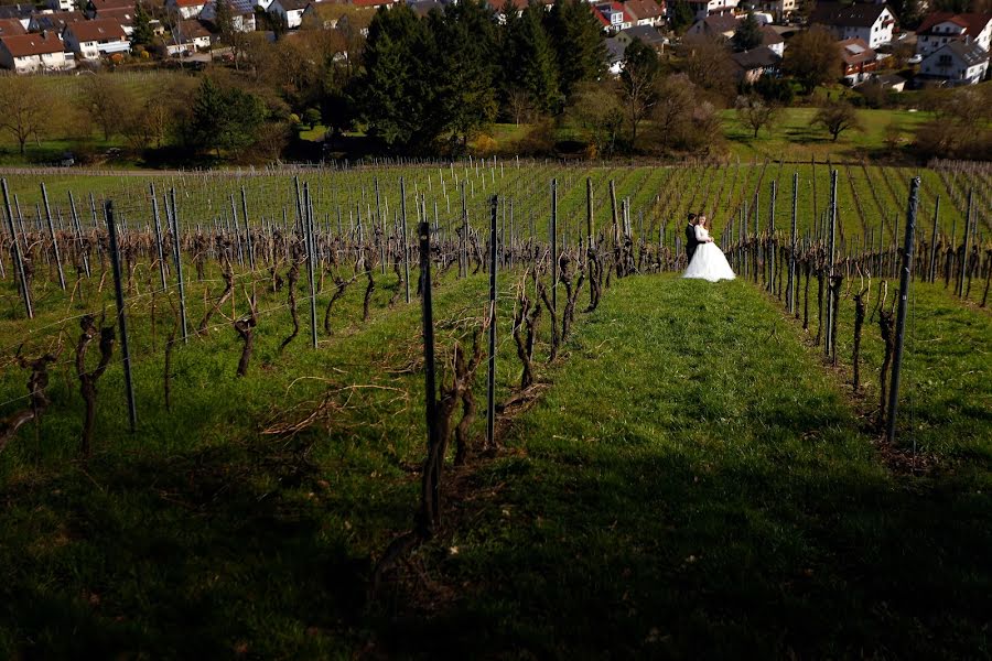 Fotógrafo de casamento Vladut Tiut (tvphoto). Foto de 18 de abril 2018