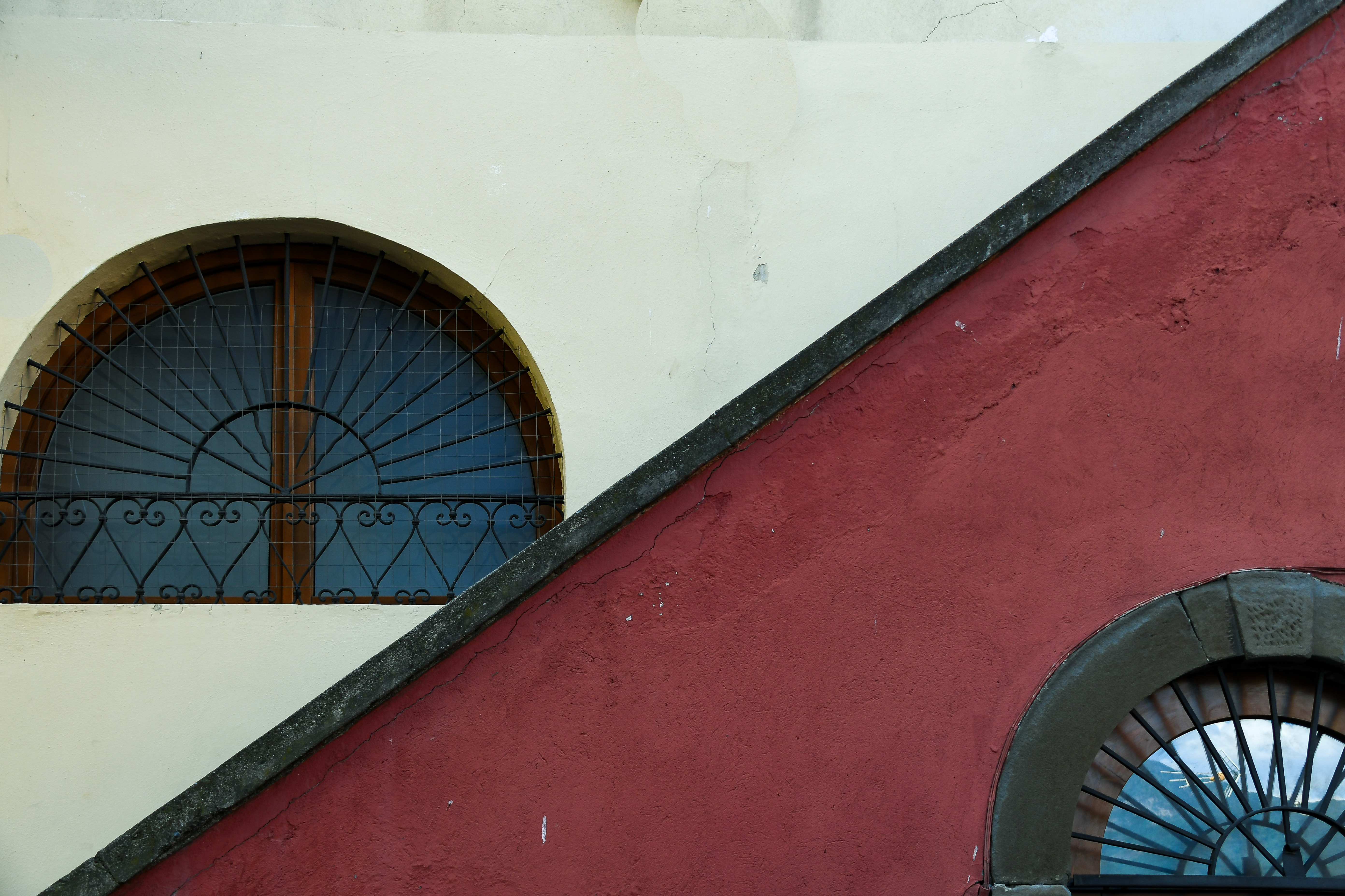 Dentro i triangoli di Concetta Caracciolo