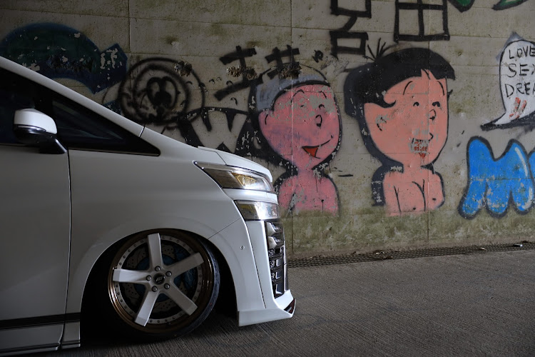 ヴェルファイアのendless family  東(輩)北  輪止めビビリーズ・workwheels・花粉まみれ・Kojiさん今年の予定宜しくお願いしますwwに関するカスタム事例の投稿画像2枚目
