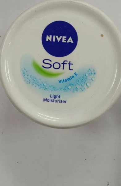 Nivea Moisturizing Soft Cream Light Moisturiser - 300 ml