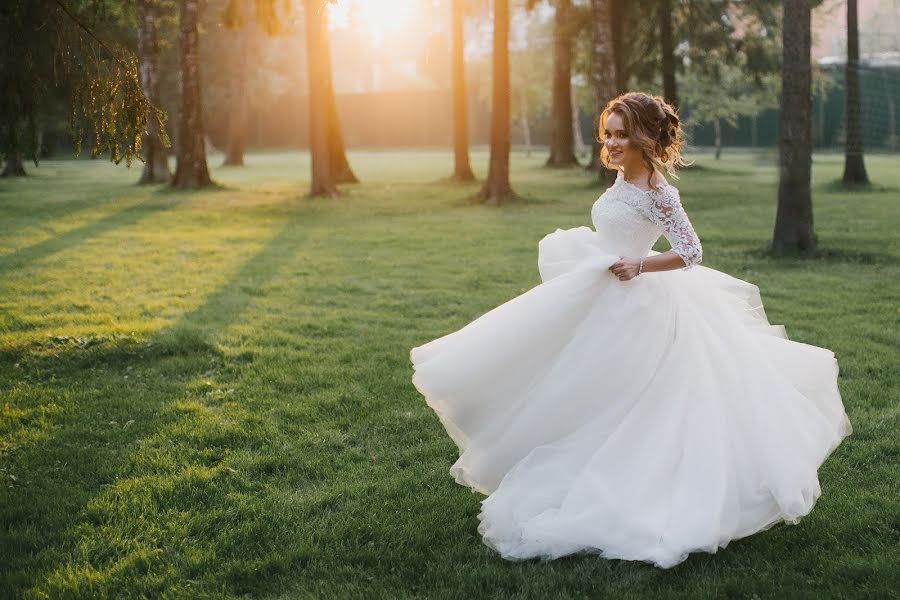 Fotografo di matrimoni Lesya Oskirko (lesichka555). Foto del 21 aprile 2017