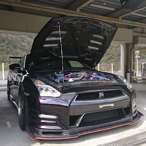 NISSAN GT-R