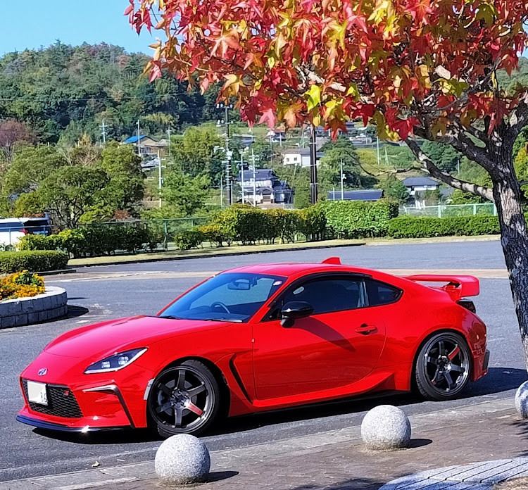GR86の日応寺自然の森の紅葉🍁・紅葉と愛車・岡山・11月もよろしくお願いしますに関するカスタム事例の投稿画像2枚目