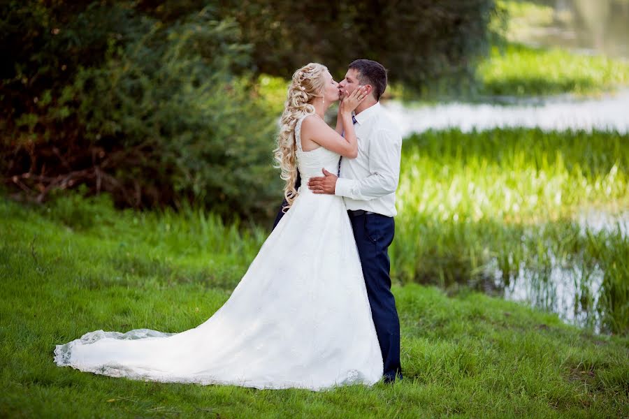 Fotografo di matrimoni Irina Khasanshina (oranges). Foto del 10 aprile 2015