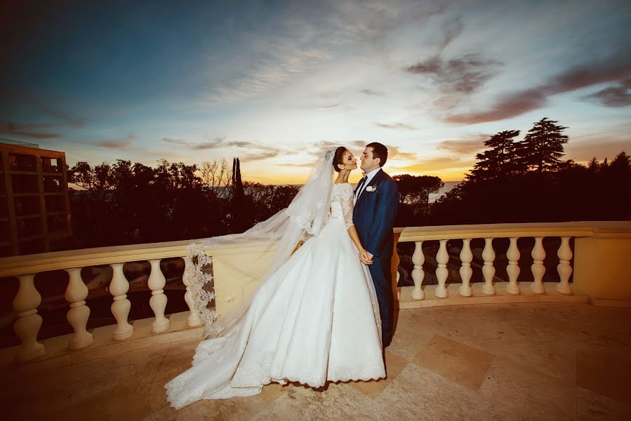 Nhiếp ảnh gia ảnh cưới Irina Zakharkina (carol). Ảnh của 19 tháng 12 2015