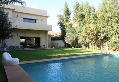 Villa with pool and garden 7