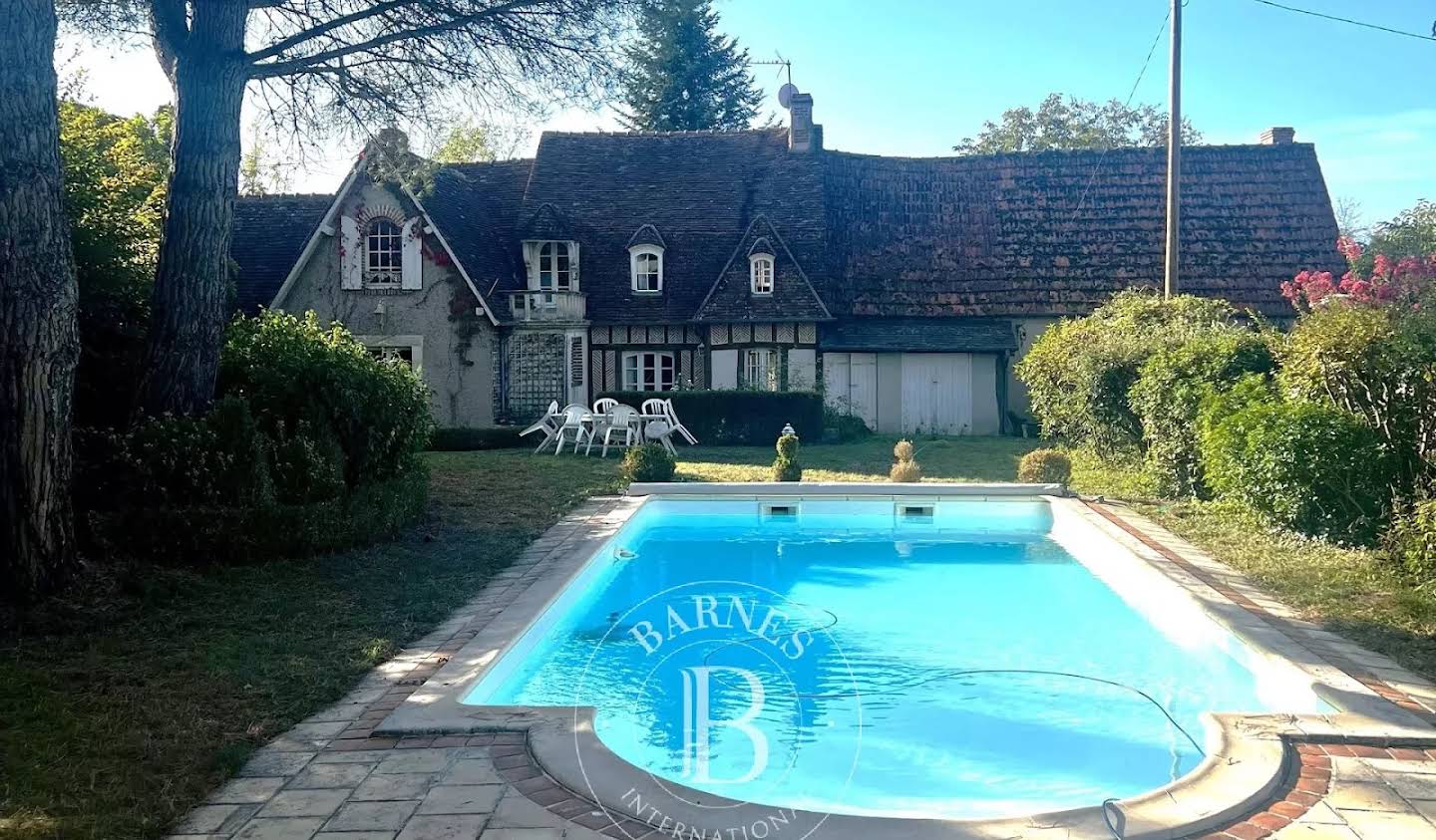 House with pool and garden Bourges