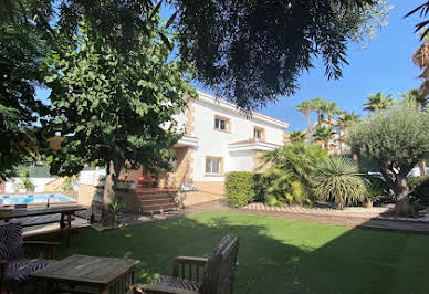 Villa avec piscine et terrasse 20