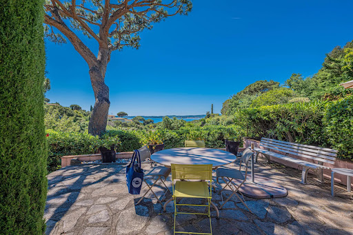 Seaside villa with pool 5