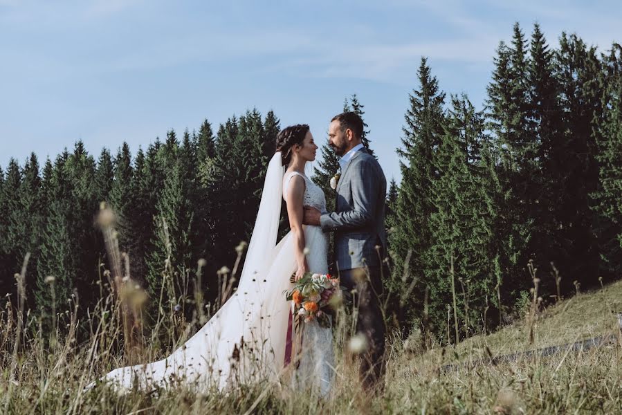 Wedding photographer Oleksandra Scherbakova-Oliynyk (oleoli). Photo of 13 May 2020