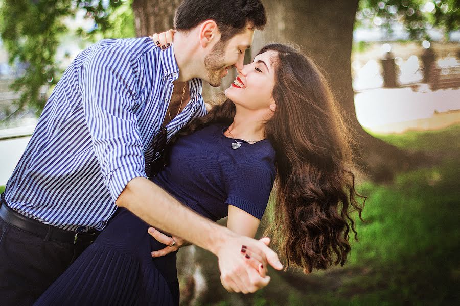 Fotografo di matrimoni Aleksandra Tikhova (aleksti). Foto del 8 novembre 2015