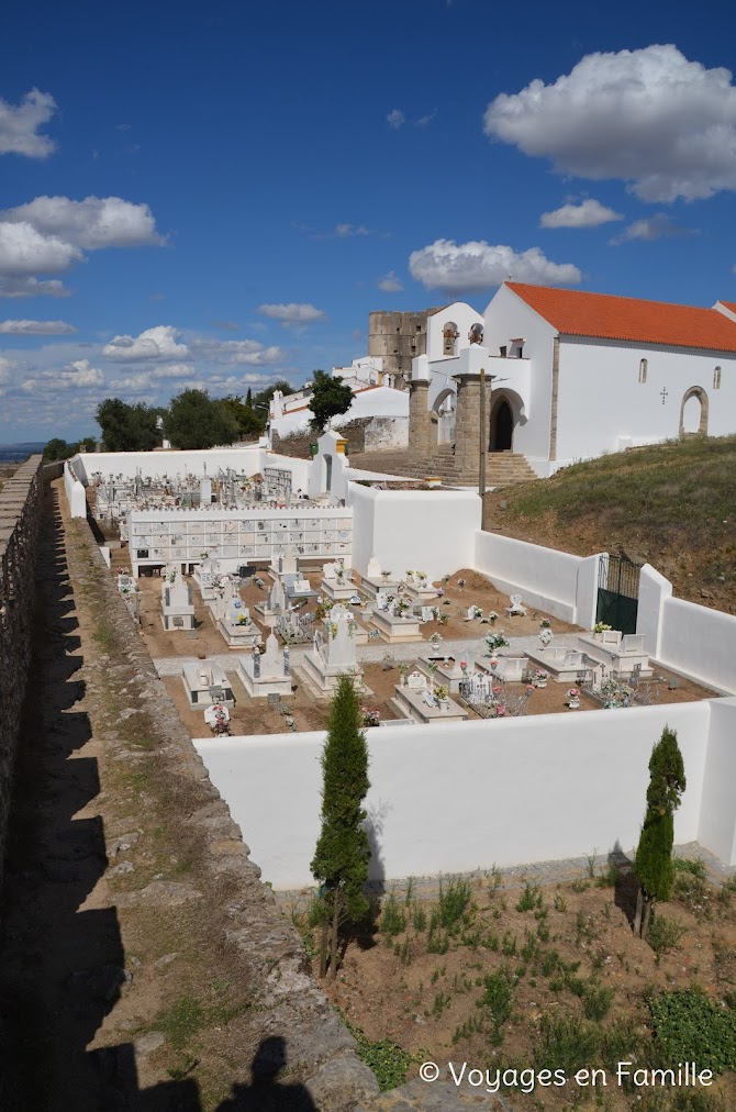 Evoramonte, eglise et cimetière