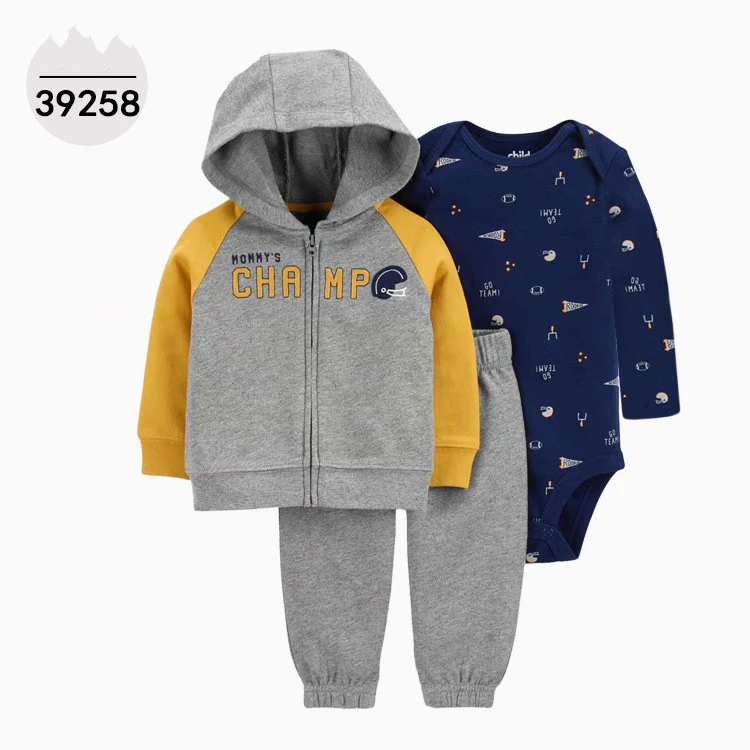 Ensemble trois pièces pour enfants avec veste à capuche et manches longues et body, parfait pour le confort et le style