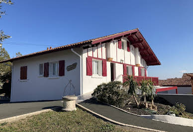 Maison avec piscine et terrasse 11