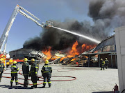 A building was alight in Goodenough Avenue, Epping, Industria.