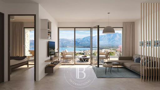 Seaside apartment with pool 3