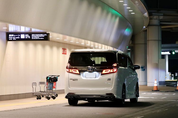 ヴェルファイアの羽田空港国際線ターミナルP5乗車レーンに関するカスタム事例の投稿画像5枚目