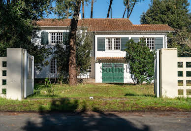 Seaside villa with garden 2