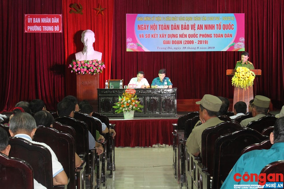 Công an phường Trung Đô báo cáo kết quả phong trào toàn dân bảo vệ an ninh Tổ quốc tại hội nghị