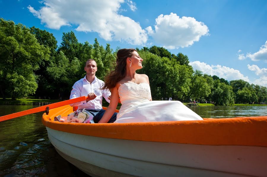 Fotografo di matrimoni Anna Dmitrieva (annadmitrieva). Foto del 1 marzo 2014