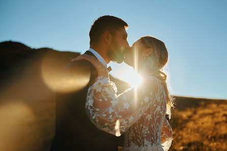 Fotógrafo de casamento Loredana Bratila (fearlessweddings). Foto de 2 de março 2022