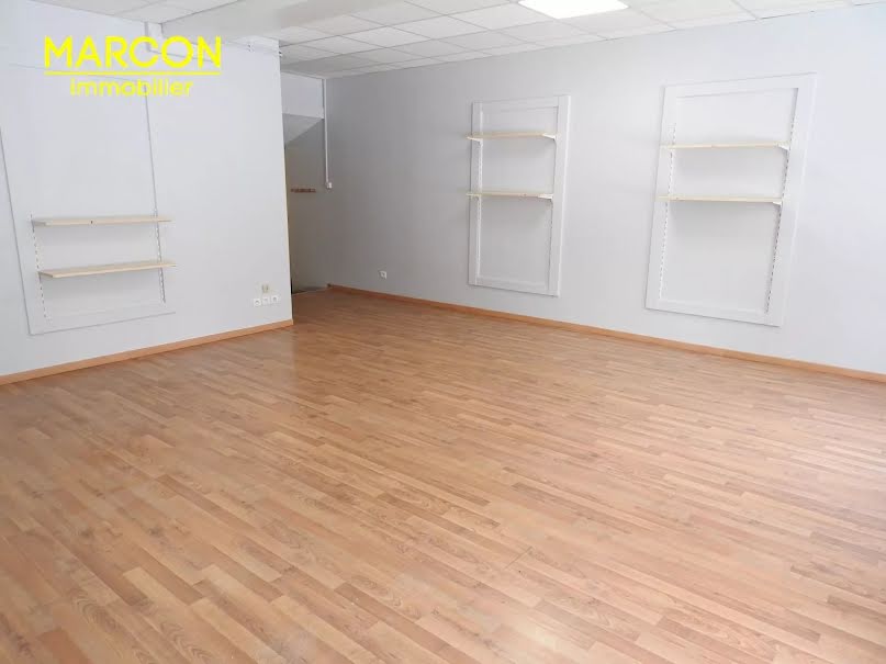 Location  locaux professionnels 2 pièces 70 m² à Gueret (23000), 427 €