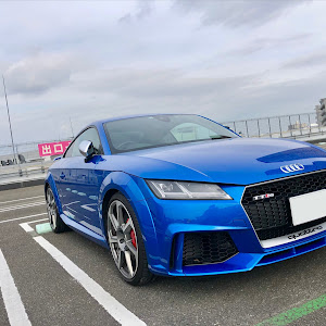 TT RS クーペ A6