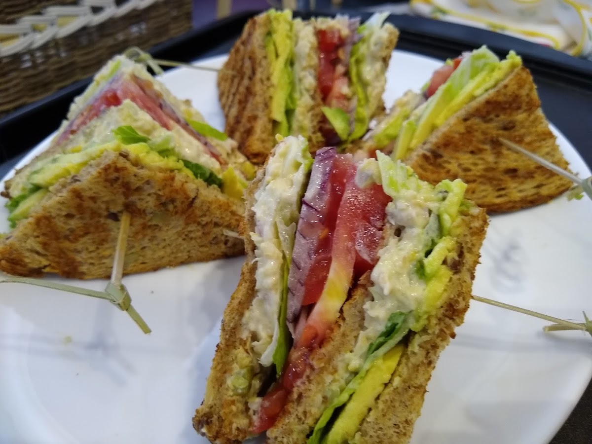 Tuna club sandwich