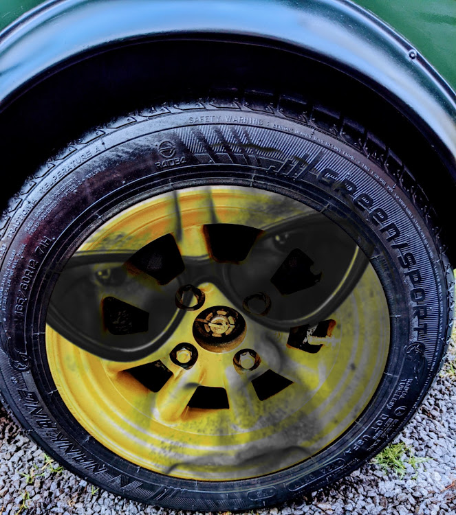ミニクーパー1.3の朝から洗車・今日のにゃんこ‥(=^・^=)・カオチューン…😎に関するカスタム事例の投稿画像4枚目