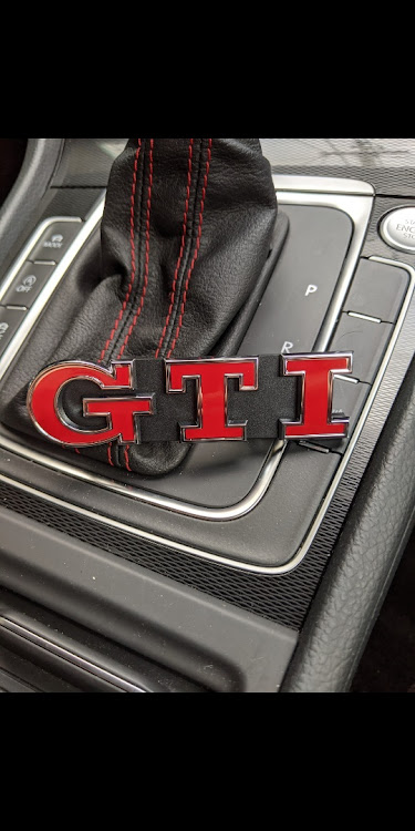 ゴルフのGTI・golf7・エンブレム交換・純正エンブレムに関するカスタム事例の投稿画像4枚目