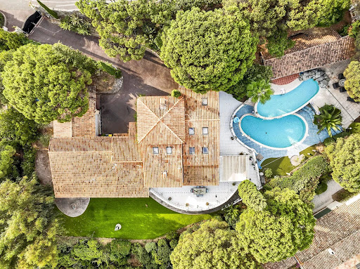Villa with pool and terrace 3