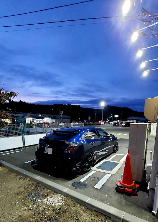 シビックのMUGEN・BLITZフロントリップスポイラー・BLITZ DAMPER ZZ-R・ガソスタ以外で盛れる場所に関するカスタム事例の投稿画像4枚目