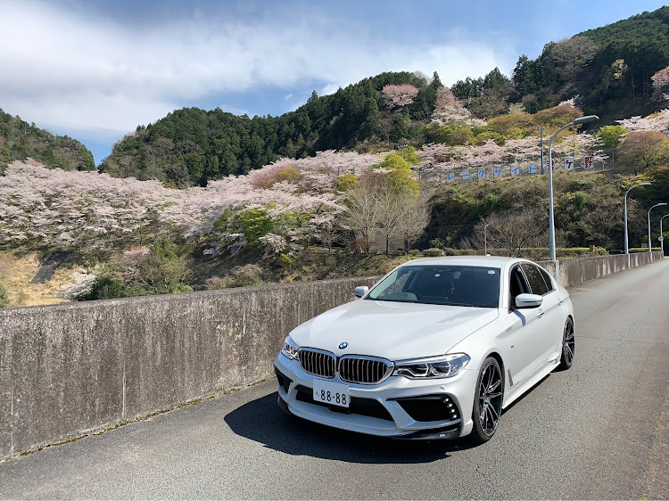 5シリーズ セダンのGarage EVE.RYN・ENERGY Motor Sports・ENERGY Complete・iPhone無加工クオリティ・桜と愛車に関するカスタム事例の投稿画像7枚目