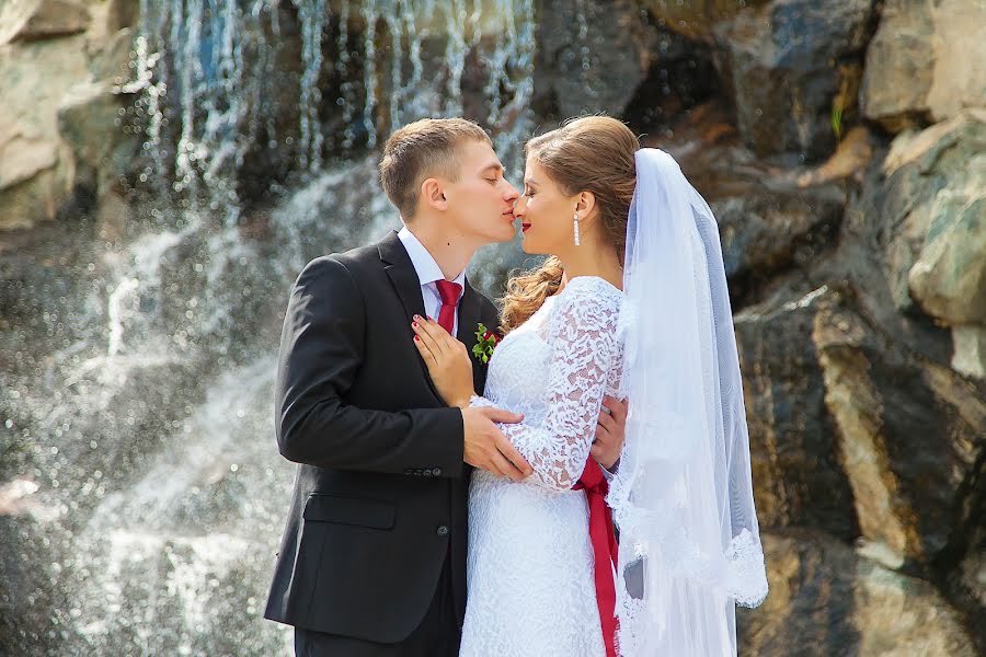 Wedding photographer Anastasiya Vdovina (kolibri77707). Photo of 7 October 2016