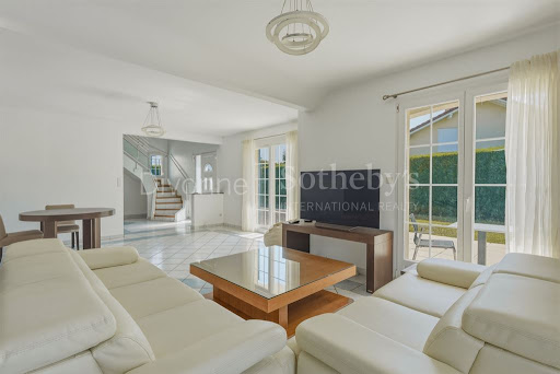 House with pool and terrace 5