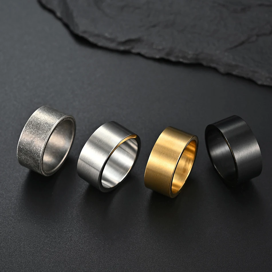 Bague simple en acier de titane composite pour hommes et femmes, un accessoire de mode élégant et durable pour le quotidien et les occasions spéciales.