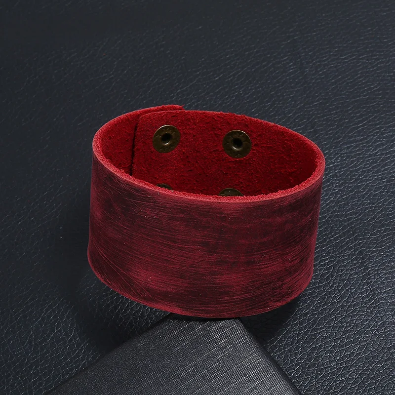 Bracelet en cuir de vachette style rétro simple et croisé, avec plaque lumineuse, pour un look authentique et original, idéal comme cadeau unisexe.
