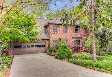 House with garden 5