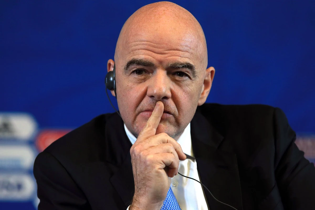 De wilde plannen van Infantino maken de vrouwenkalender extra zwaar