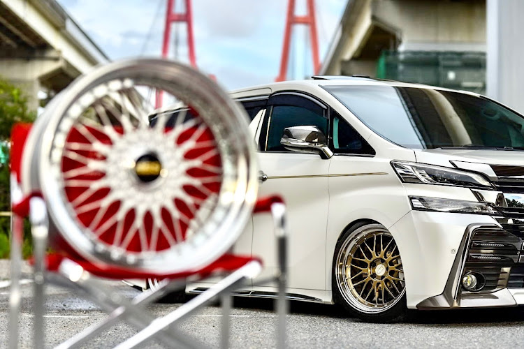 ヴェルファイアの名港トリトン・BBS LM・特注BBS SUPER-RS D'Art spec・BBSオリジナルディレクターズチェア・素敵過ぎん❣️に関するカスタム事例の投稿画像1枚目