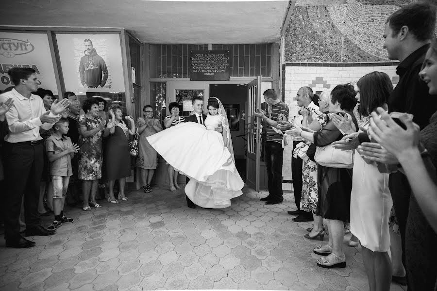 Wedding photographer Tatyana Savchuk (tanechkasavchuk). Photo of 28 September 2017