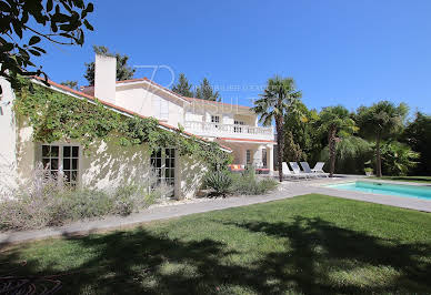 Contemporary house with pool and garden 3