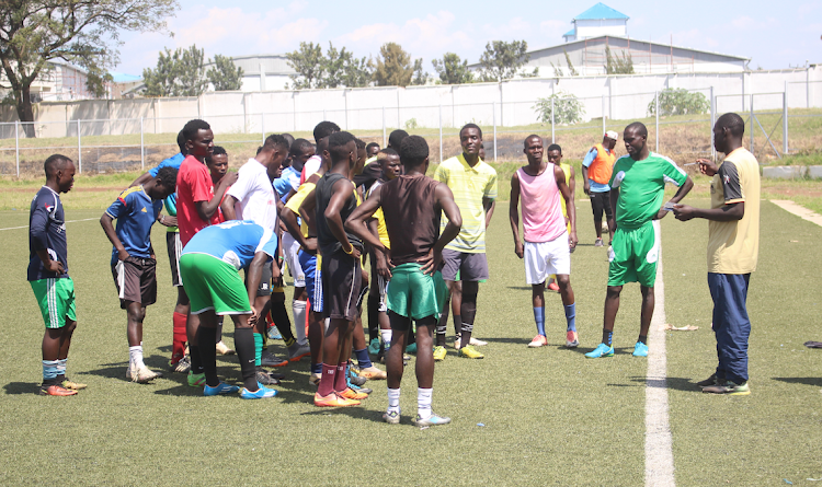 Kisumu Hot Stars' coach Hezron Obungu (2nd R) gives his players instructions before their friendly clash against Western Stima at Moi Stadium