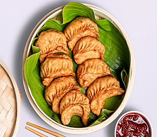 Veg Fried Momos (8 Pcs)