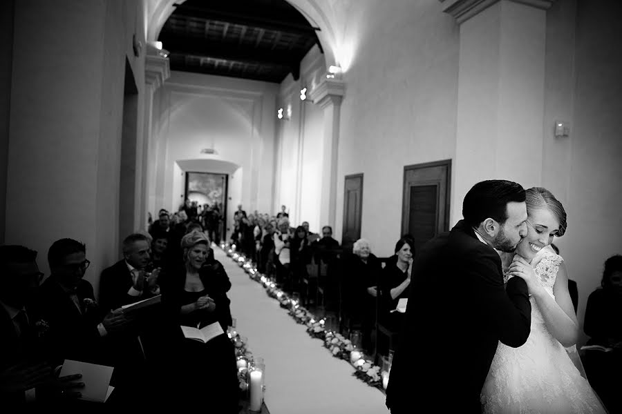婚禮攝影師Eugenio Luti（luti）。2016 12月9日的照片
