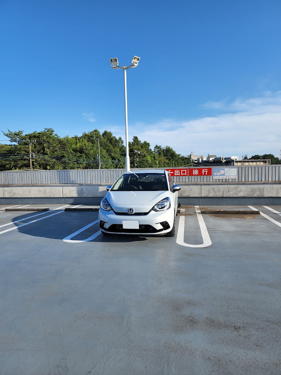 フィットの自宅の駐車場・マーケットシティ所沢の屋上駐車場に関するカスタム事例の投稿画像12枚目