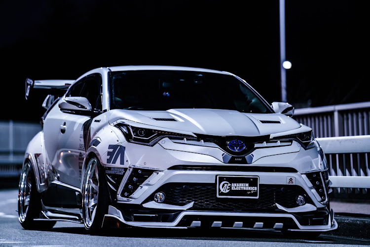 C-HRのROWEN・beyond_suv・elford_japan・workwheelsjapan・S.F.T_CUSTOM.LED.PROCESS_に関するカスタム事例の投稿画像1枚目