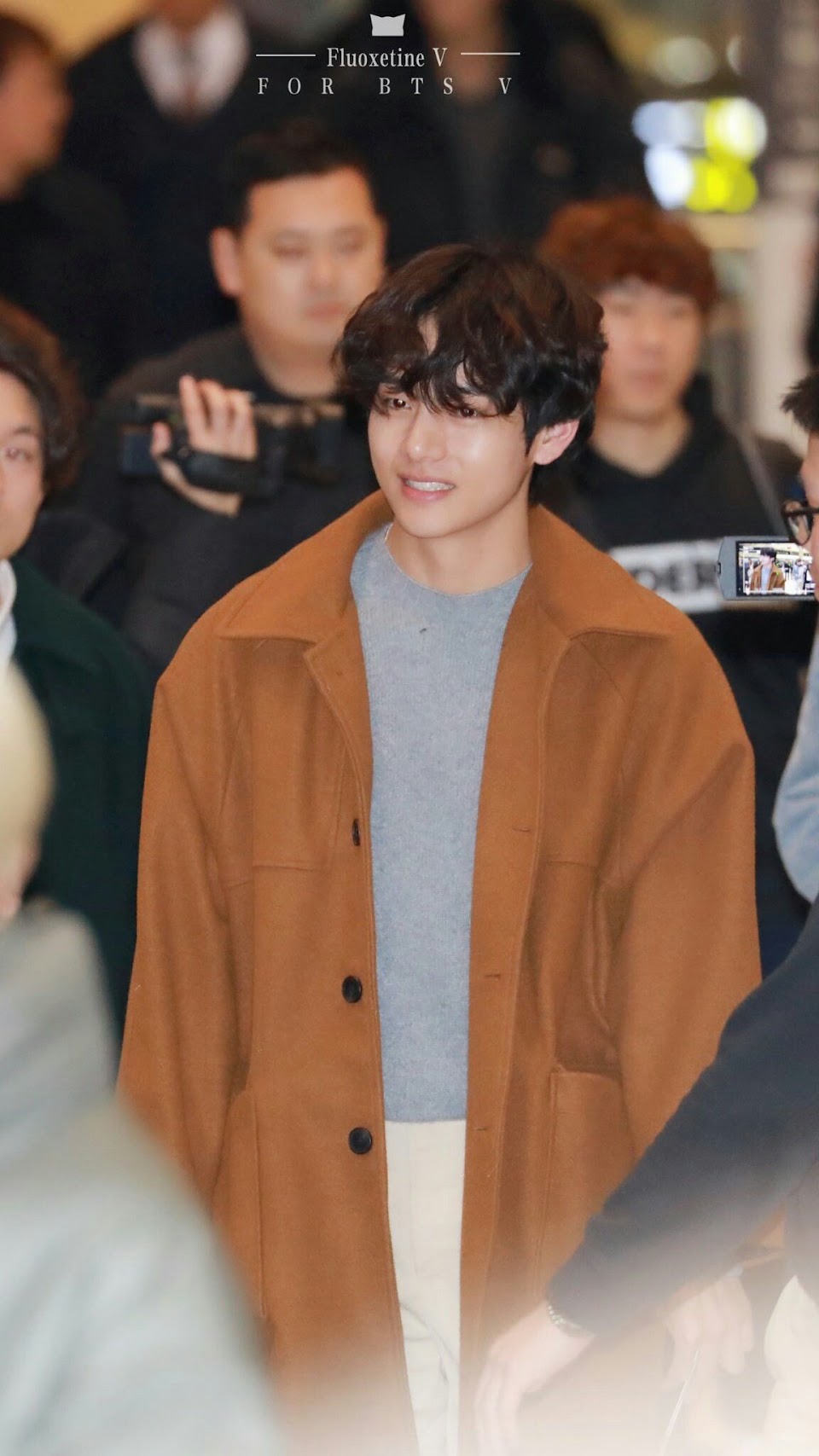 10+ Times BTS's V Showed Us How To Wear A Comfy Coat With Style - Koreaboo