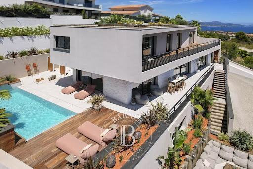 Villa avec piscine 2